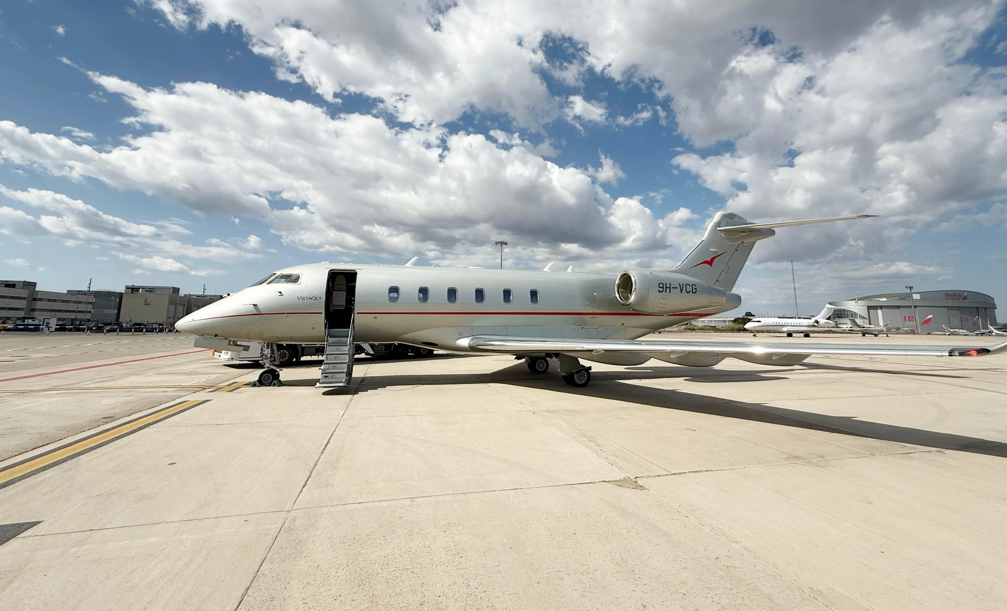 FlyPrivateJet Bombardier Challenger 350